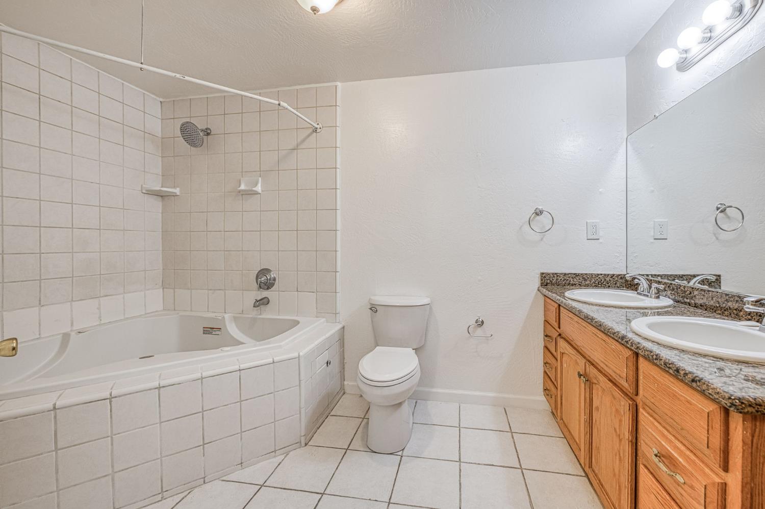 823 E University Ave, Fresno, CA 93704