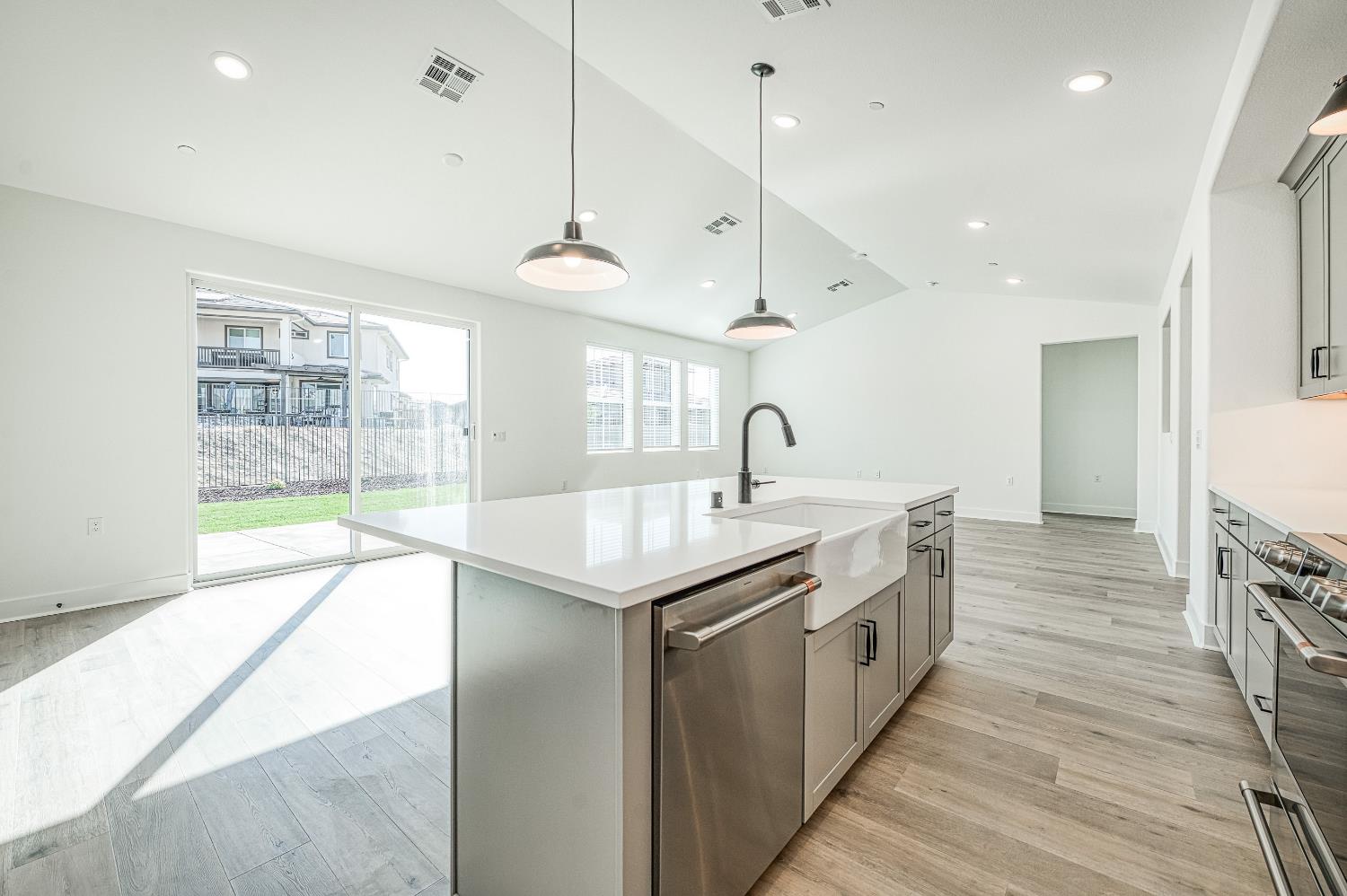 8165 Cottonwood Dr, Friant, CA 93626
