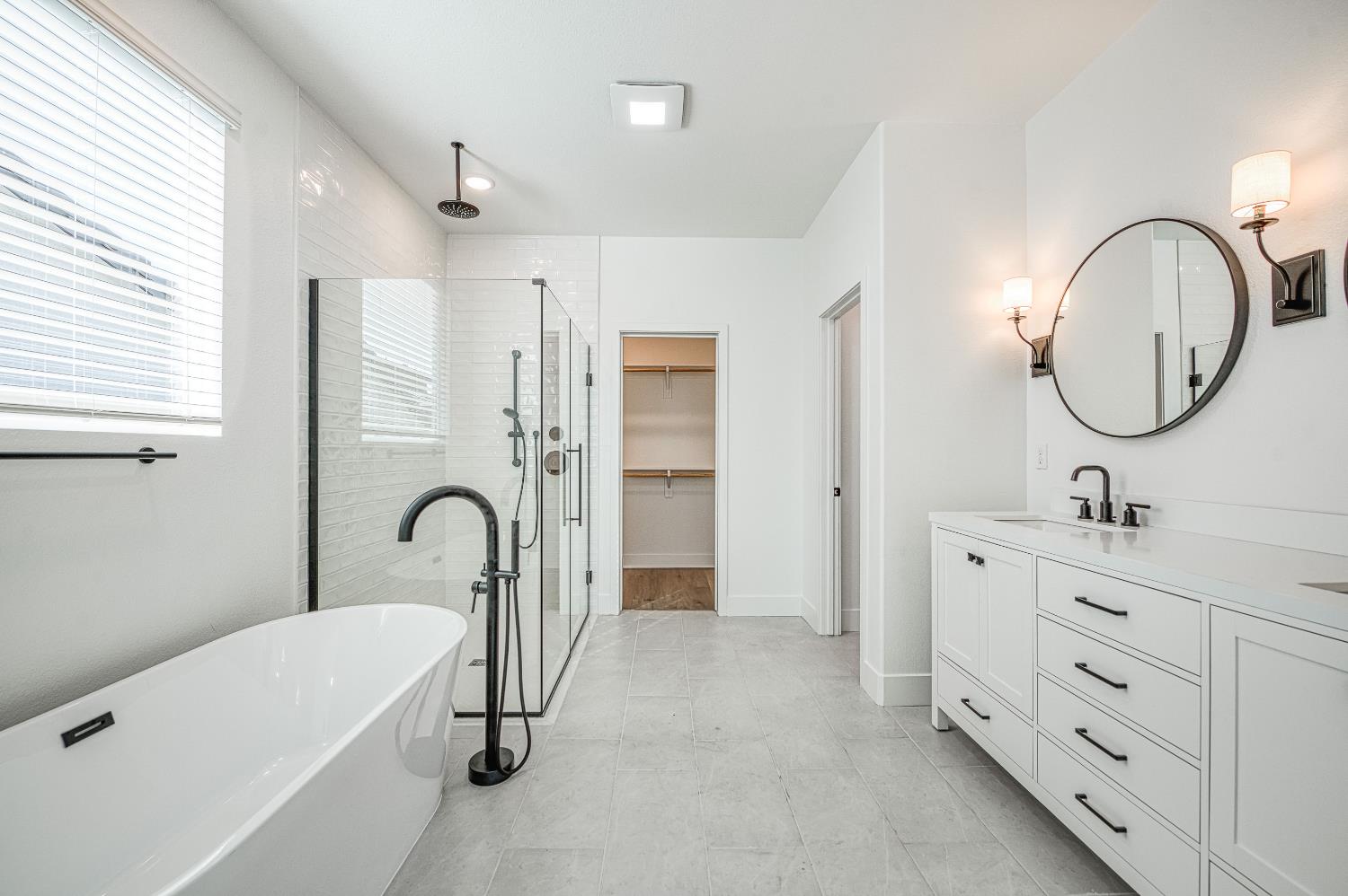 8165 Cottonwood Dr, Friant, CA 93626