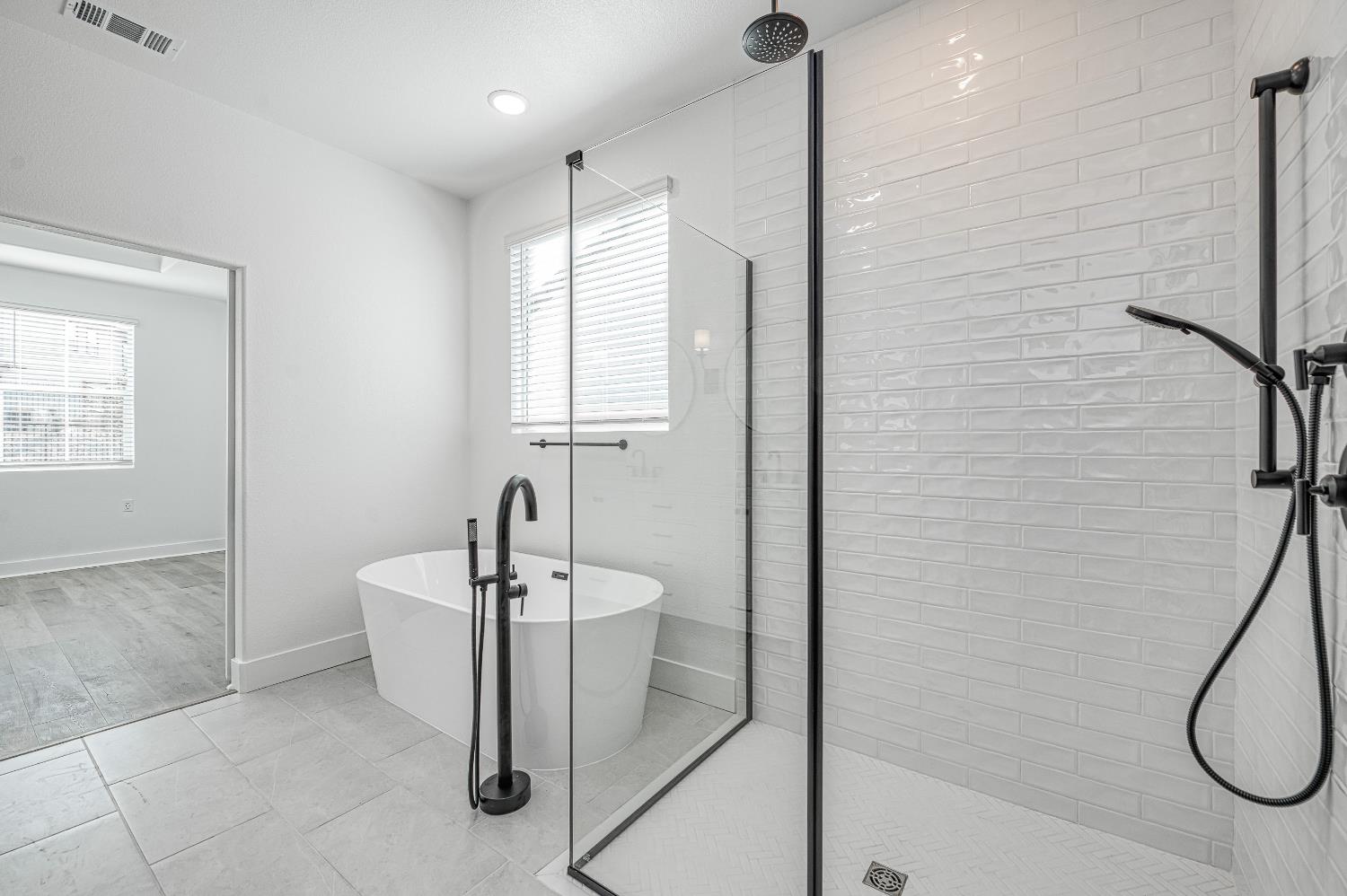 8165 Cottonwood Dr, Friant, CA 93626