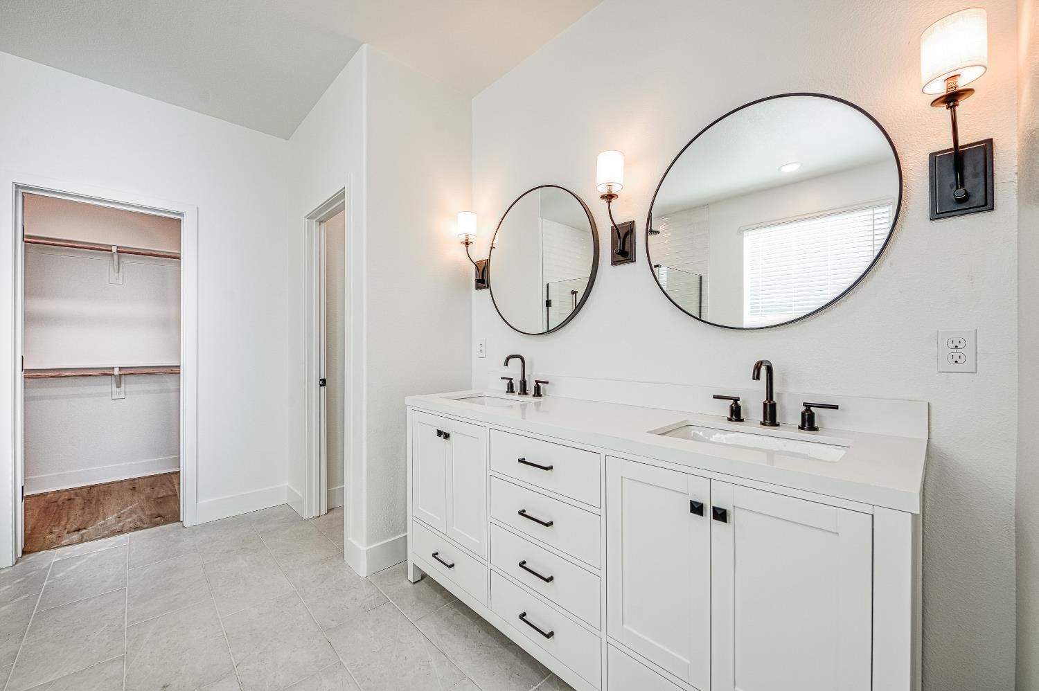 8165 Cottonwood Dr, Friant, CA 93626
