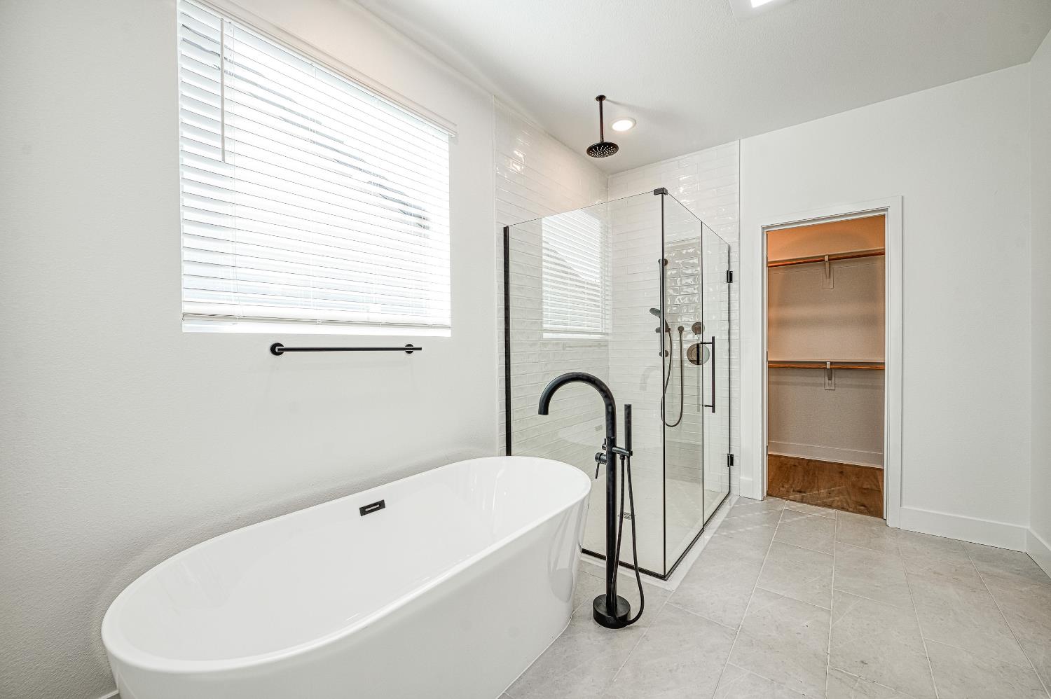 8165 Cottonwood Dr, Friant, CA 93626