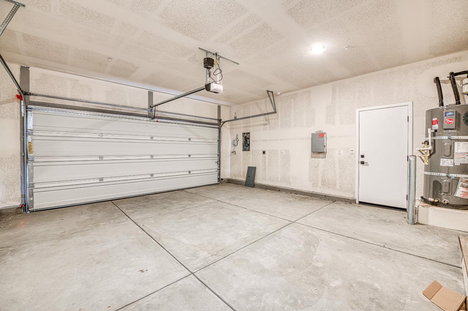 8165 Cottonwood Dr, Friant, CA 93626