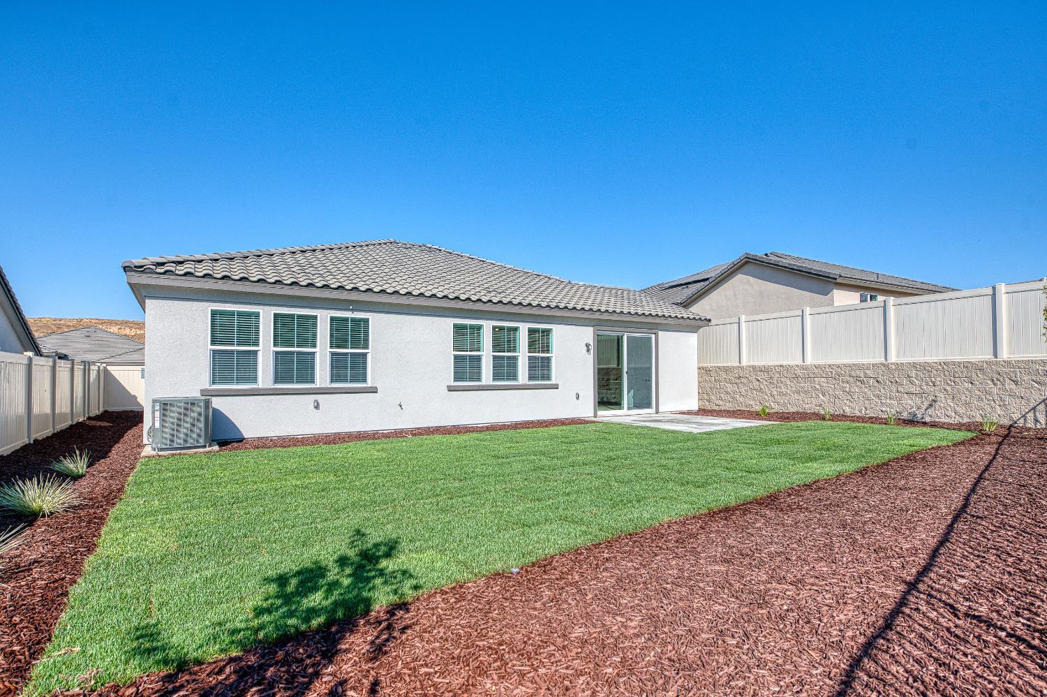 8165 Cottonwood Dr, Friant, CA 93626