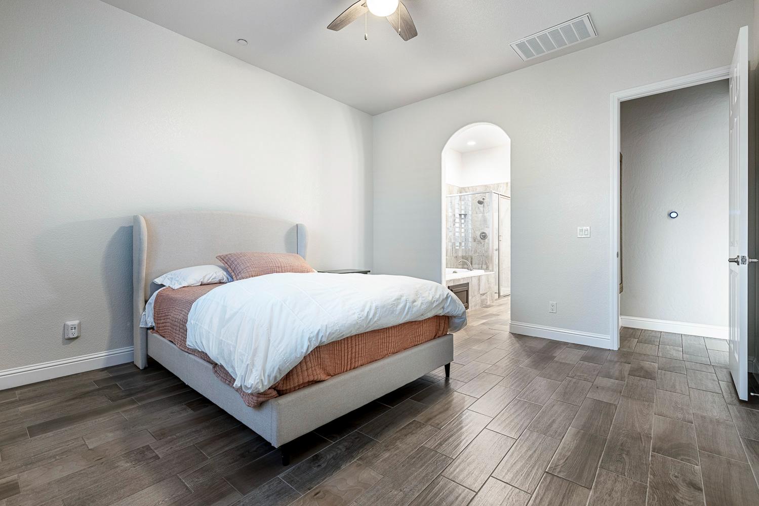 1787 N Megan Ave, Clovis, CA 93619