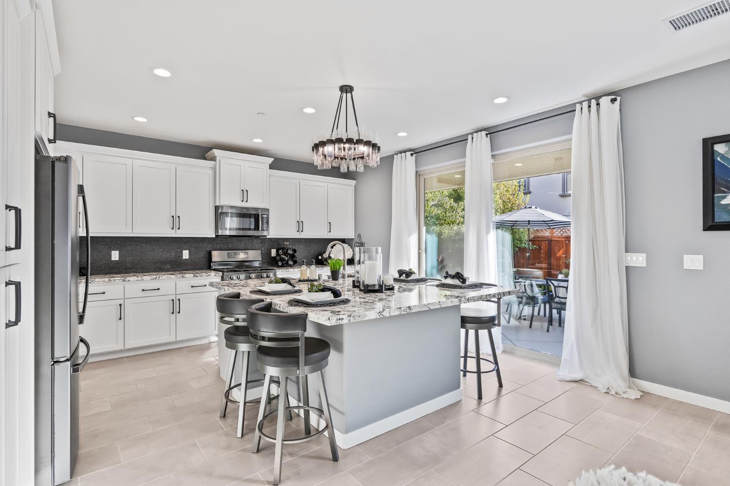 4368 Horizon Dr, Madera, CA 93636