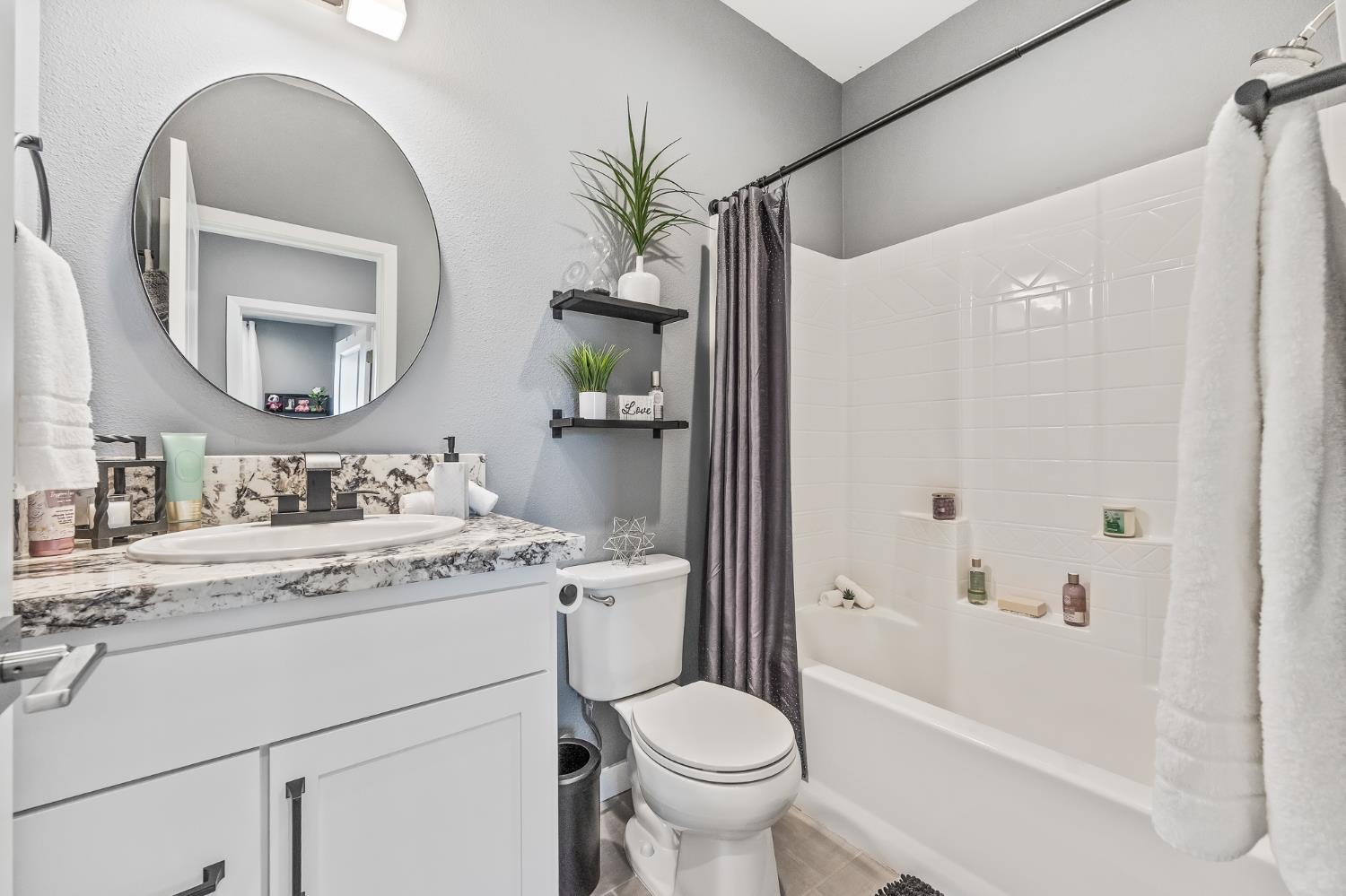4368 Horizon Dr, Madera, CA 93636