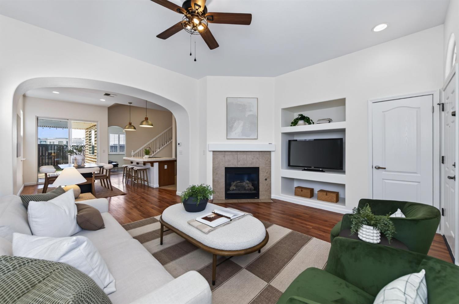 1968 N Tuscany Ln, Clovis, CA 93619