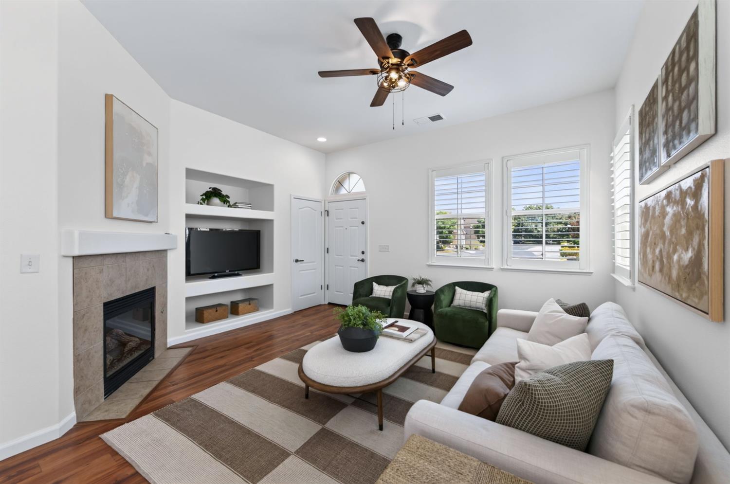 1968 N Tuscany Ln, Clovis, CA 93619