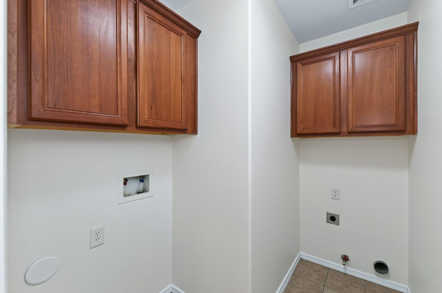 1968 N Tuscany Ln, Clovis, CA 93619