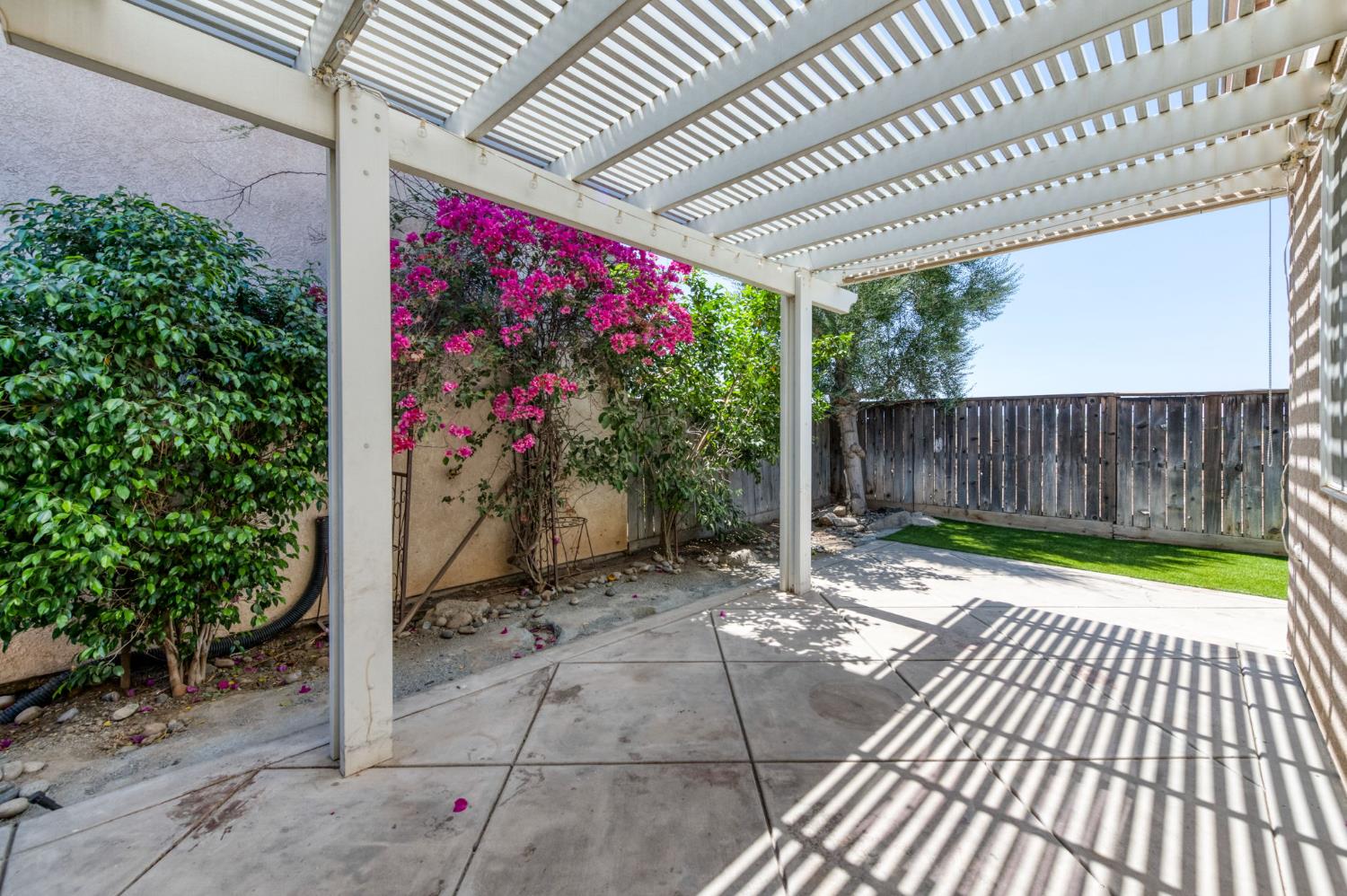 1968 N Tuscany Ln, Clovis, CA 93619