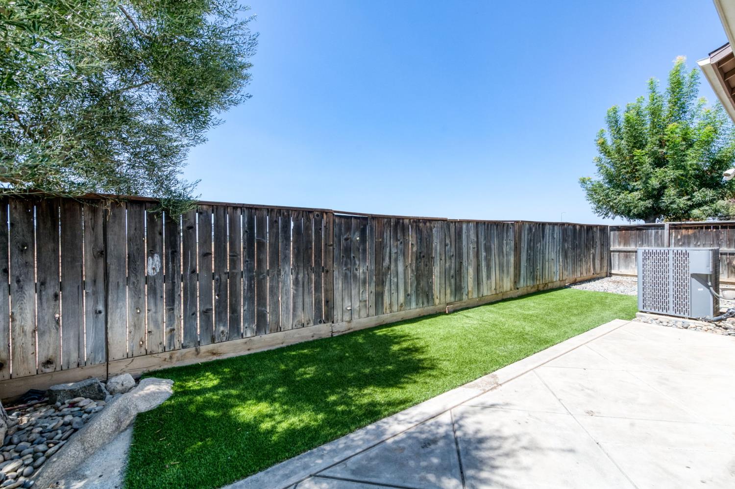 1968 N Tuscany Ln, Clovis, CA 93619
