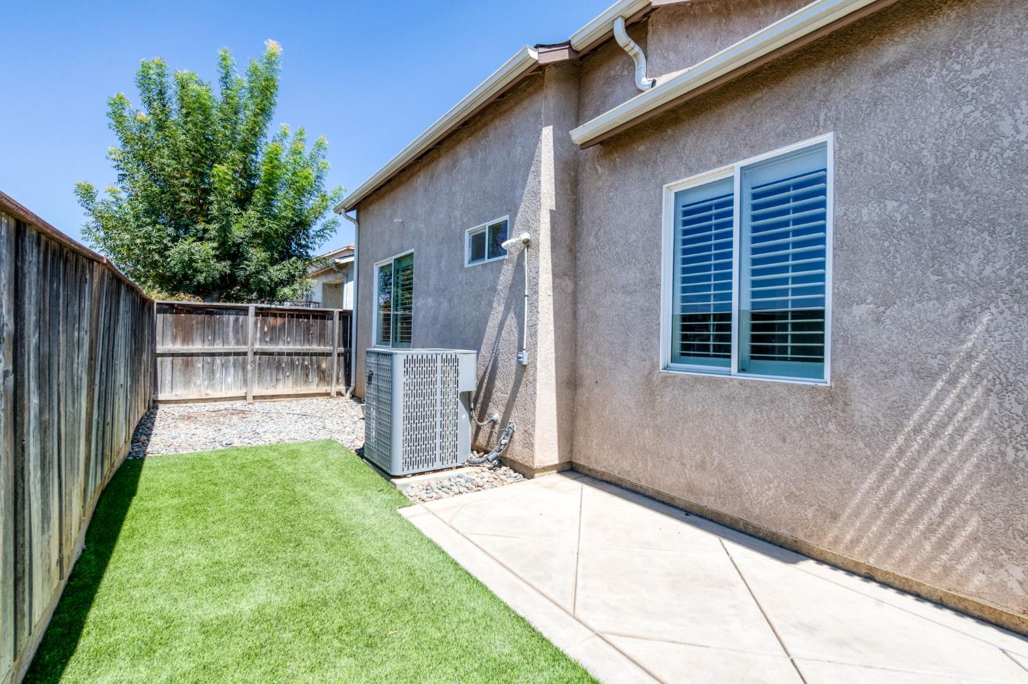 1968 N Tuscany Ln, Clovis, CA 93619