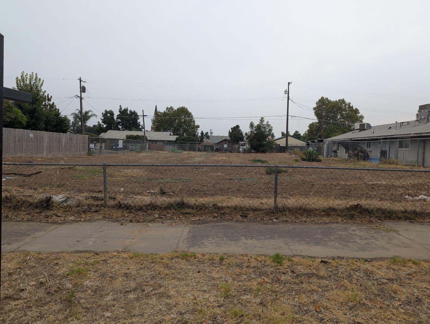 521 O St, Sanger, CA 93657