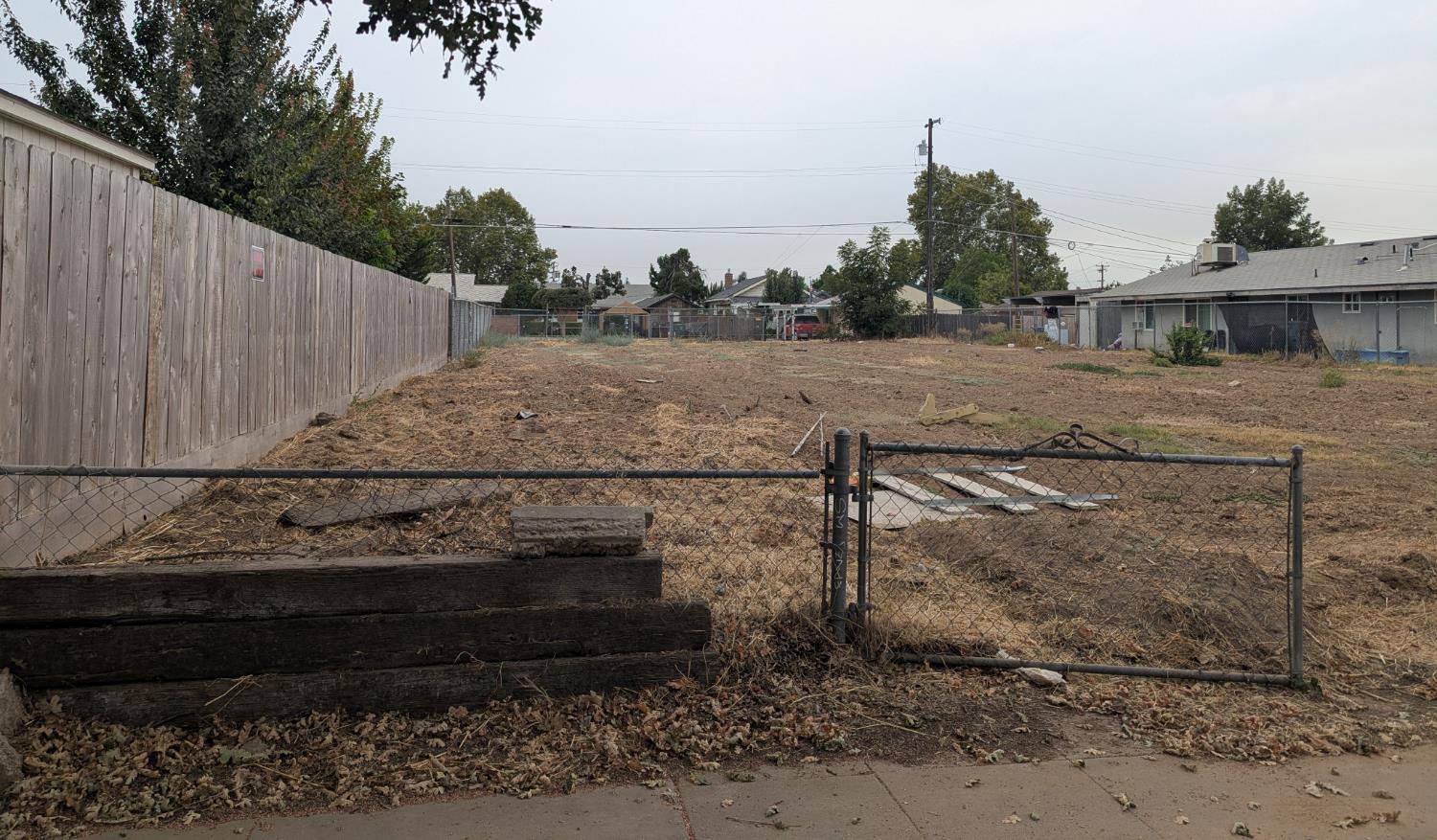 521 O St, Sanger, CA 93657