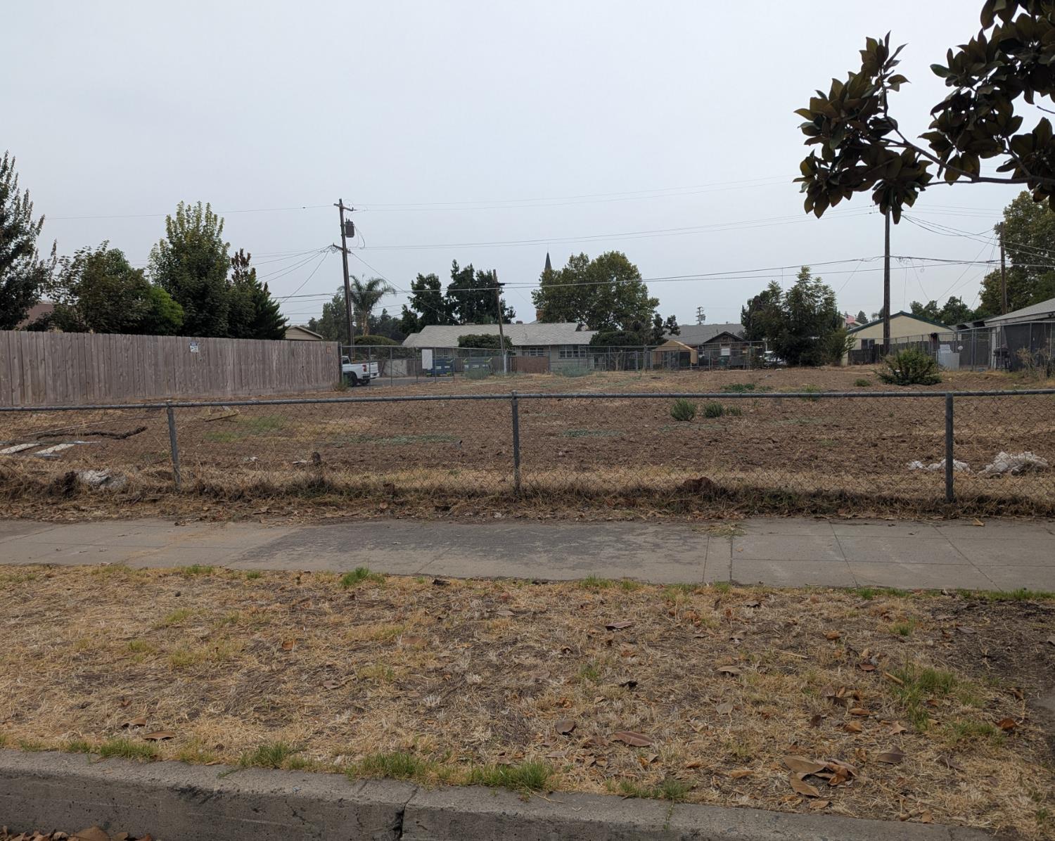 521 O St, Sanger, CA 93657