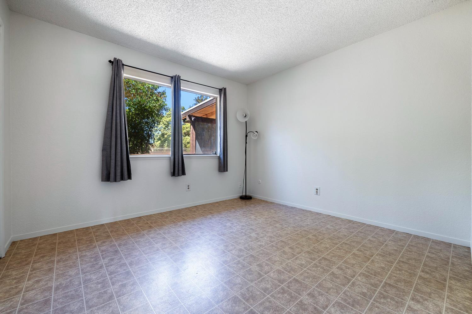 11914 Charlton Rd, Madera, CA 93636