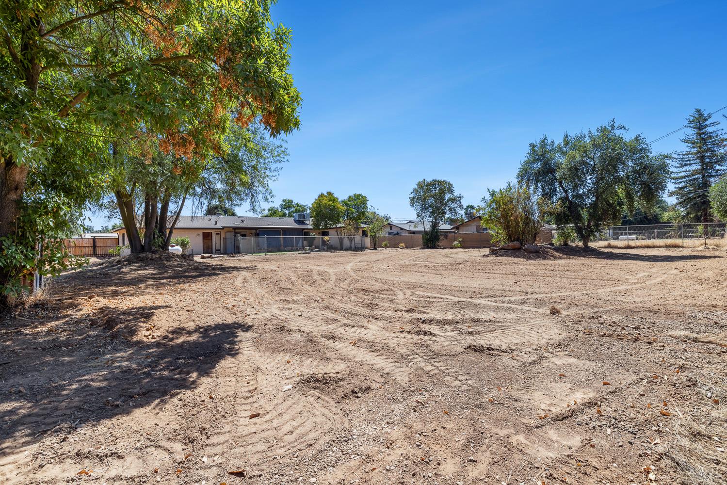 11914 Charlton Rd, Madera, CA 93636