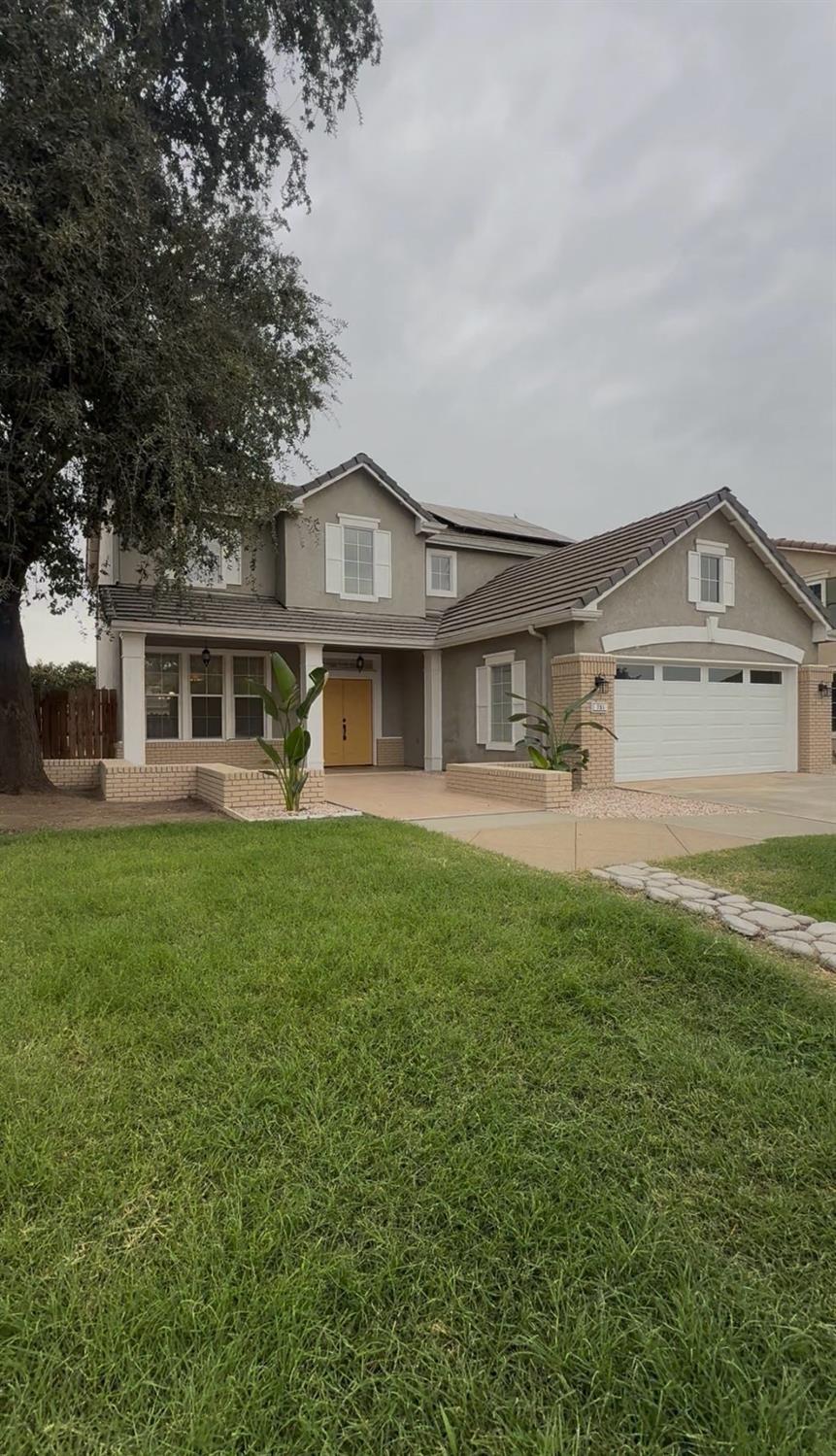 791 W Pebble Dr, Hanford, CA 93230