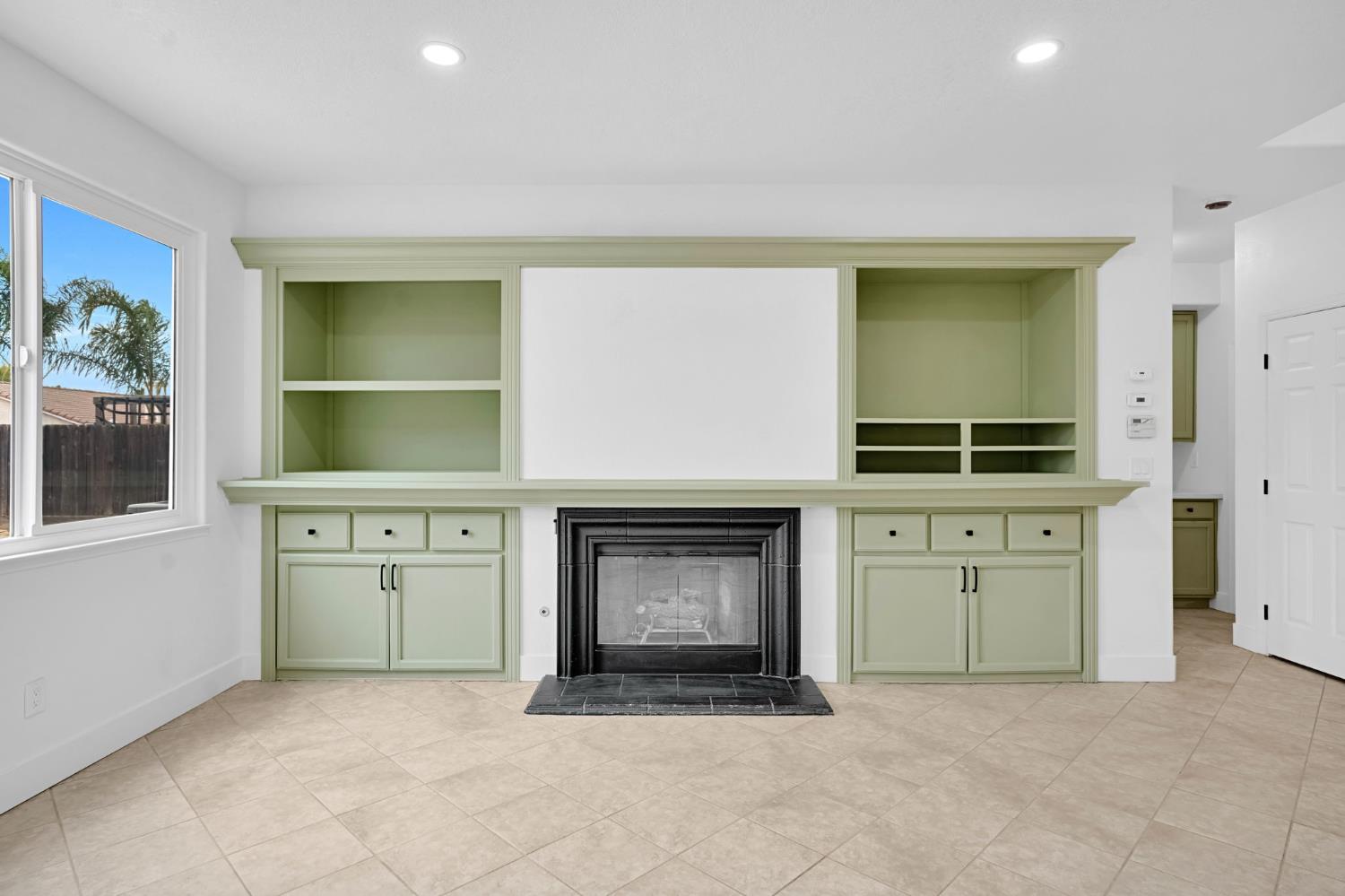 791 W Pebble Dr, Hanford, CA 93230