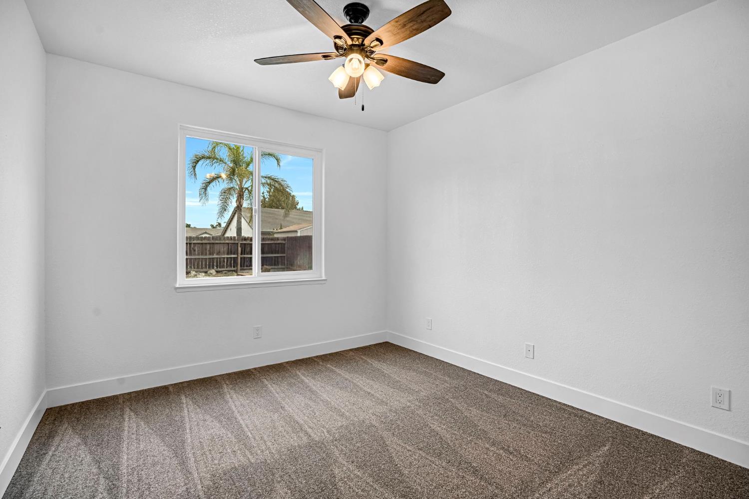 791 W Pebble Dr, Hanford, CA 93230