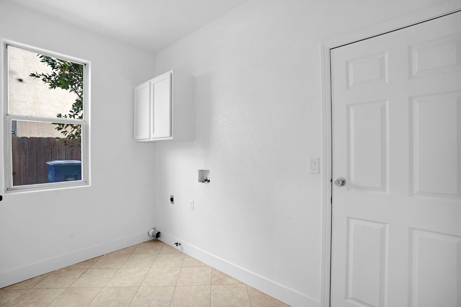 791 W Pebble Dr, Hanford, CA 93230