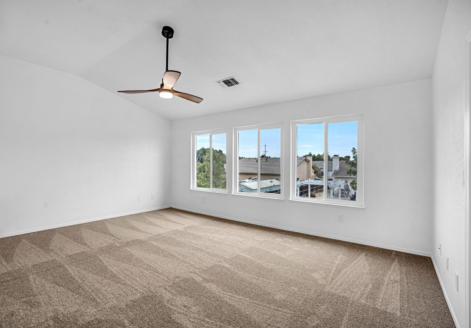 791 W Pebble Dr, Hanford, CA 93230