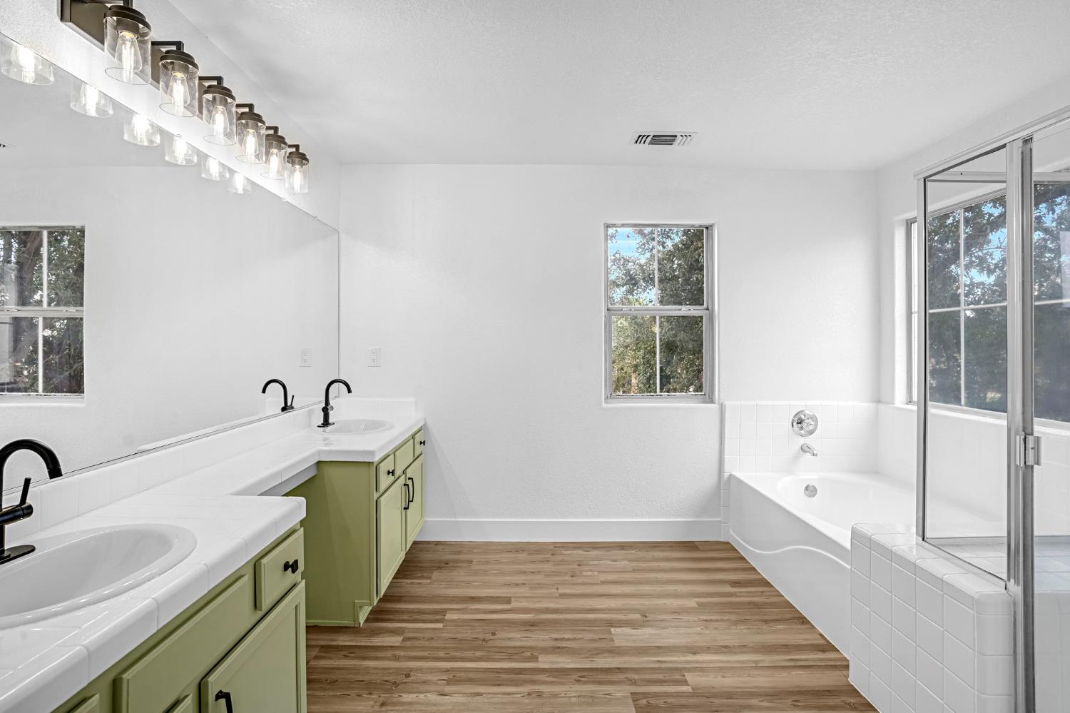 791 W Pebble Dr, Hanford, CA 93230