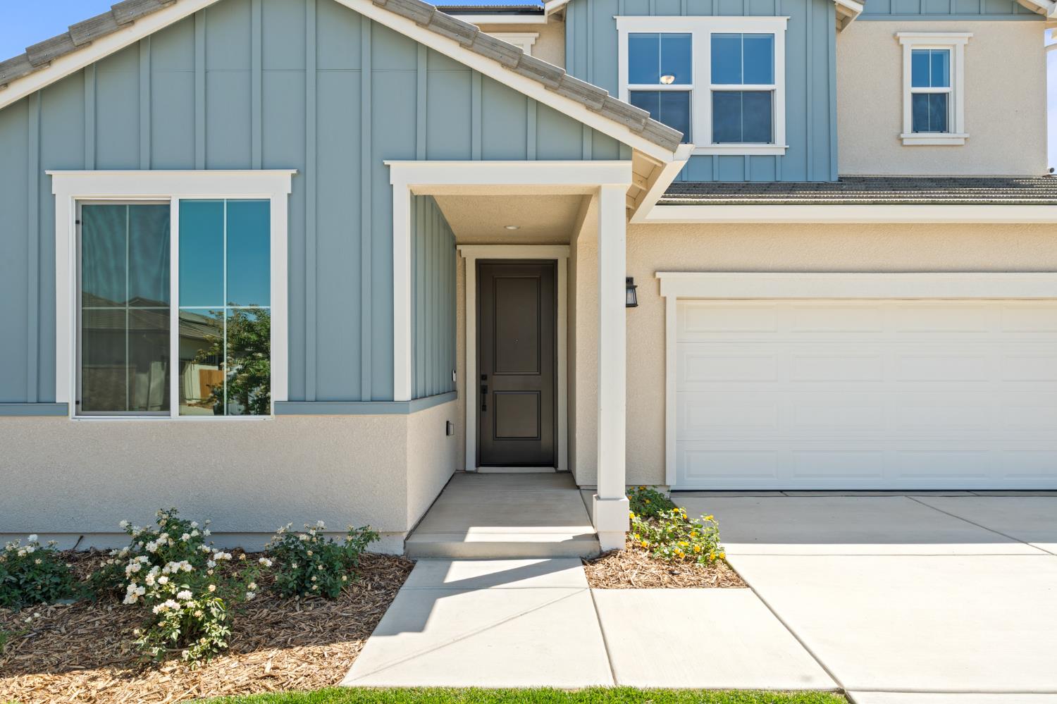 1132 Ponderosa Way W, Madera, CA 93636