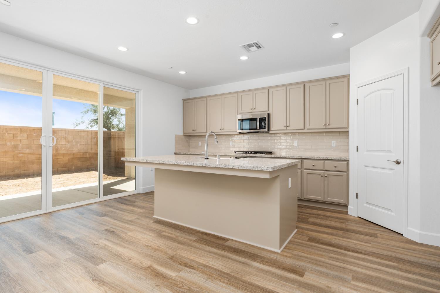 1132 Ponderosa Way W, Madera, CA 93636