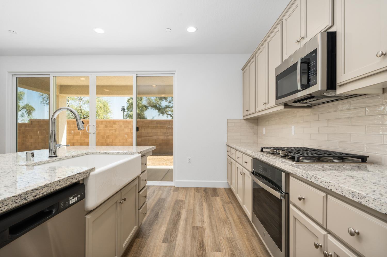 1132 Ponderosa Way W, Madera, CA 93636