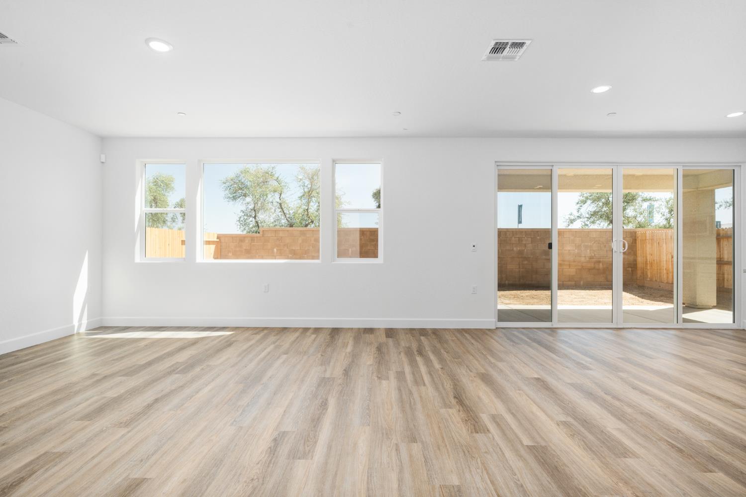 1132 Ponderosa Way W, Madera, CA 93636