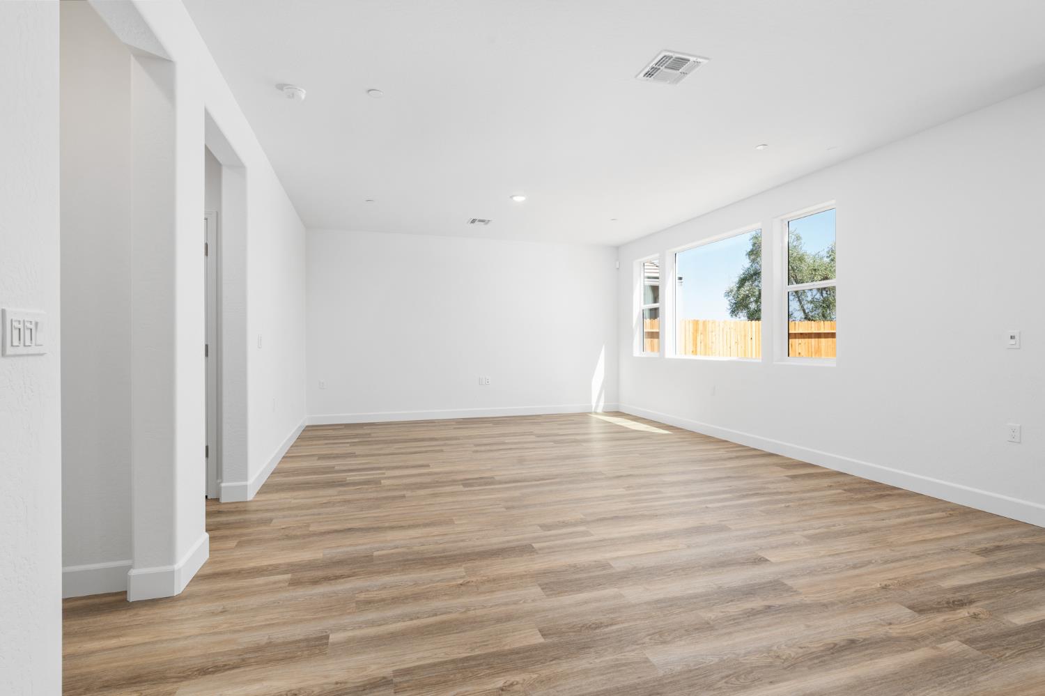 1132 Ponderosa Way W, Madera, CA 93636