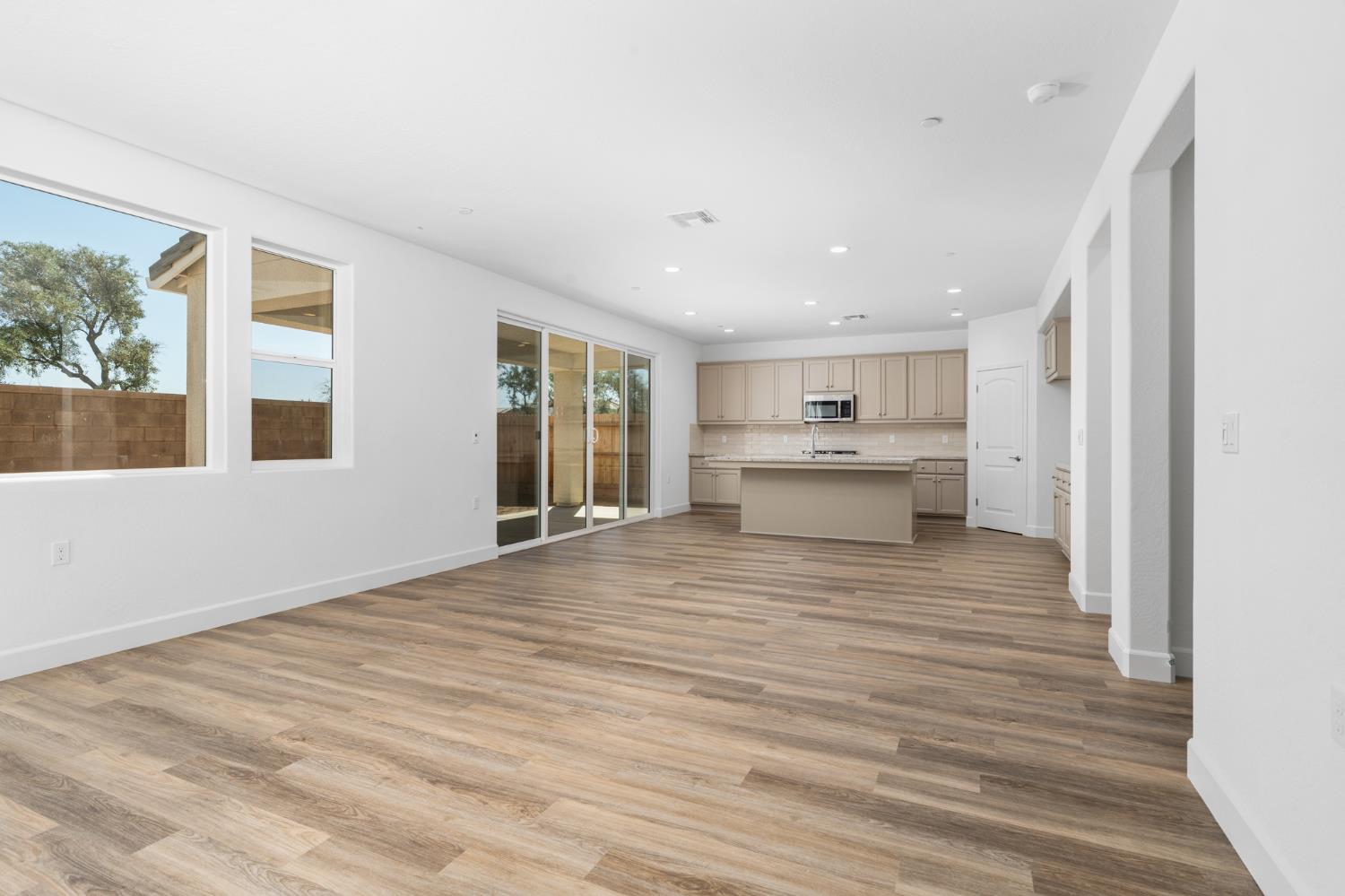 1132 Ponderosa Way W, Madera, CA 93636