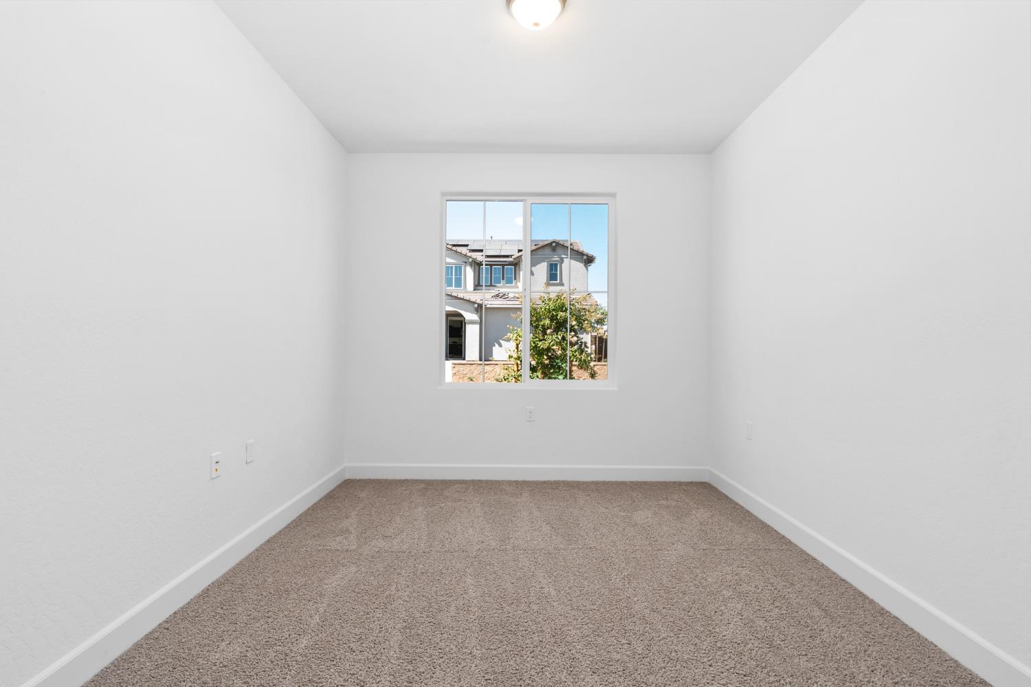 1132 Ponderosa Way W, Madera, CA 93636