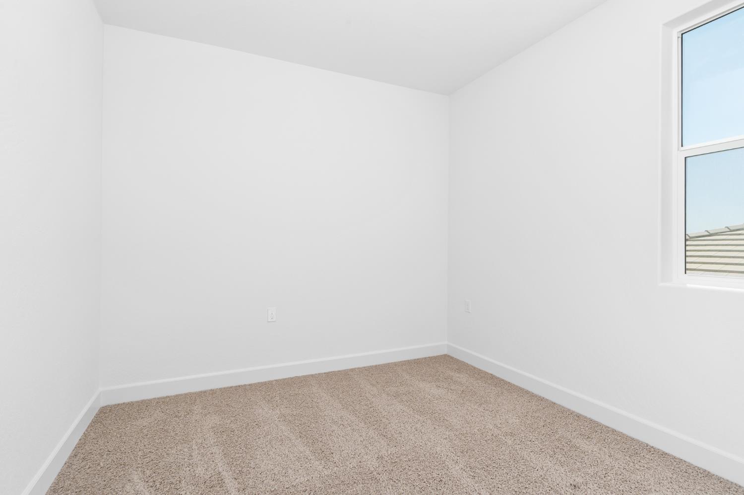 1132 Ponderosa Way W, Madera, CA 93636