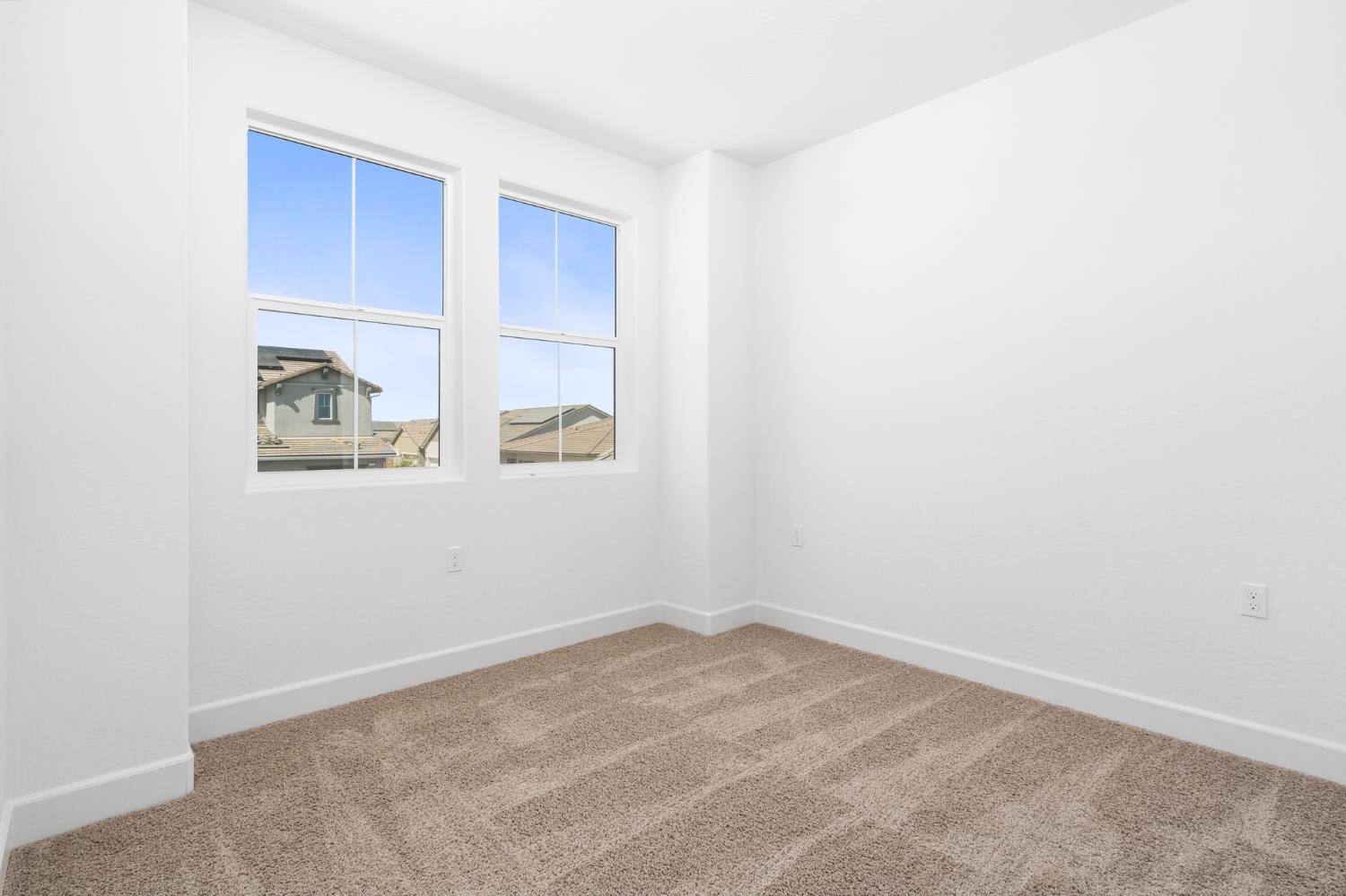1132 Ponderosa Way W, Madera, CA 93636