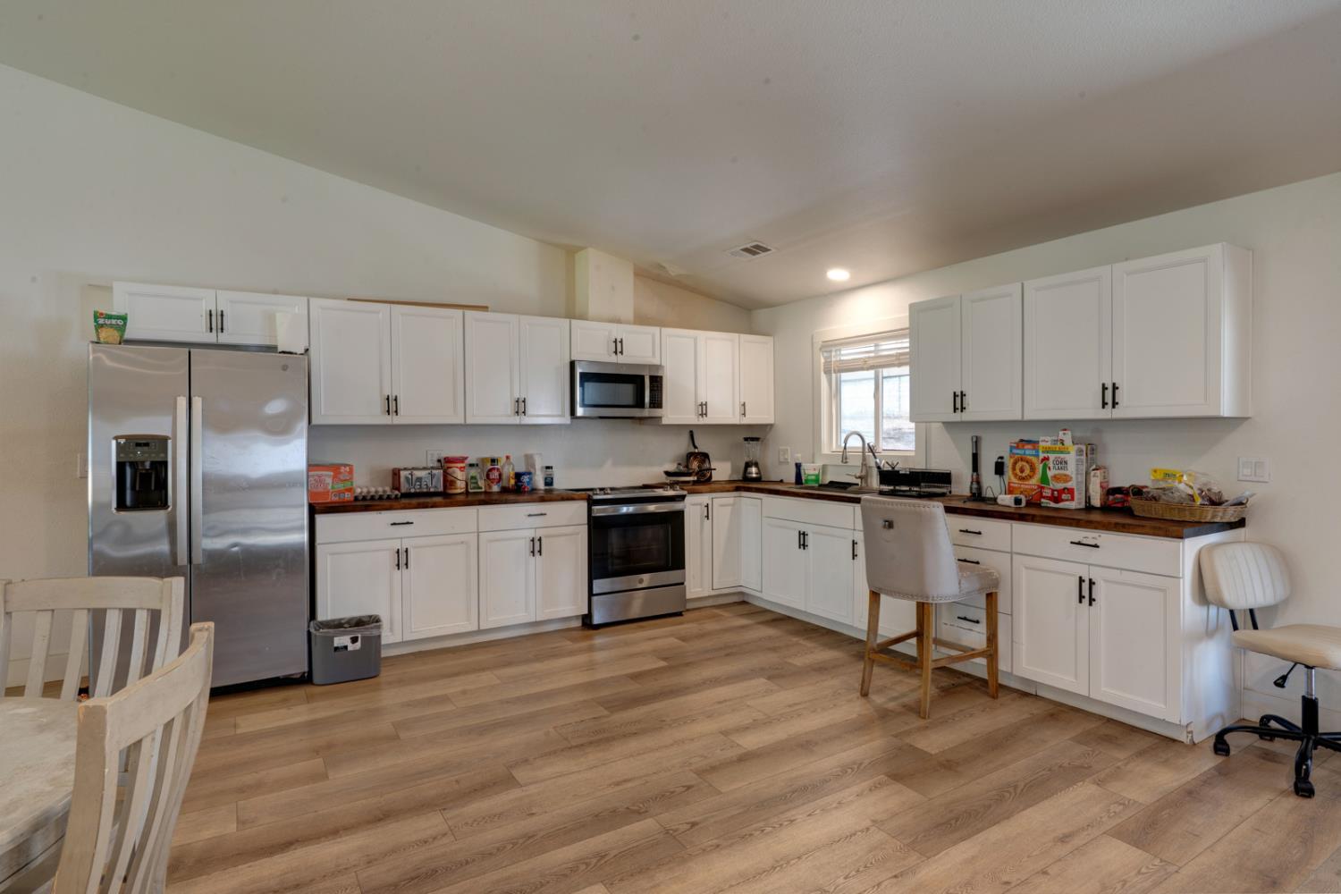 561 Rushing Rd, Waterford, CA 95386