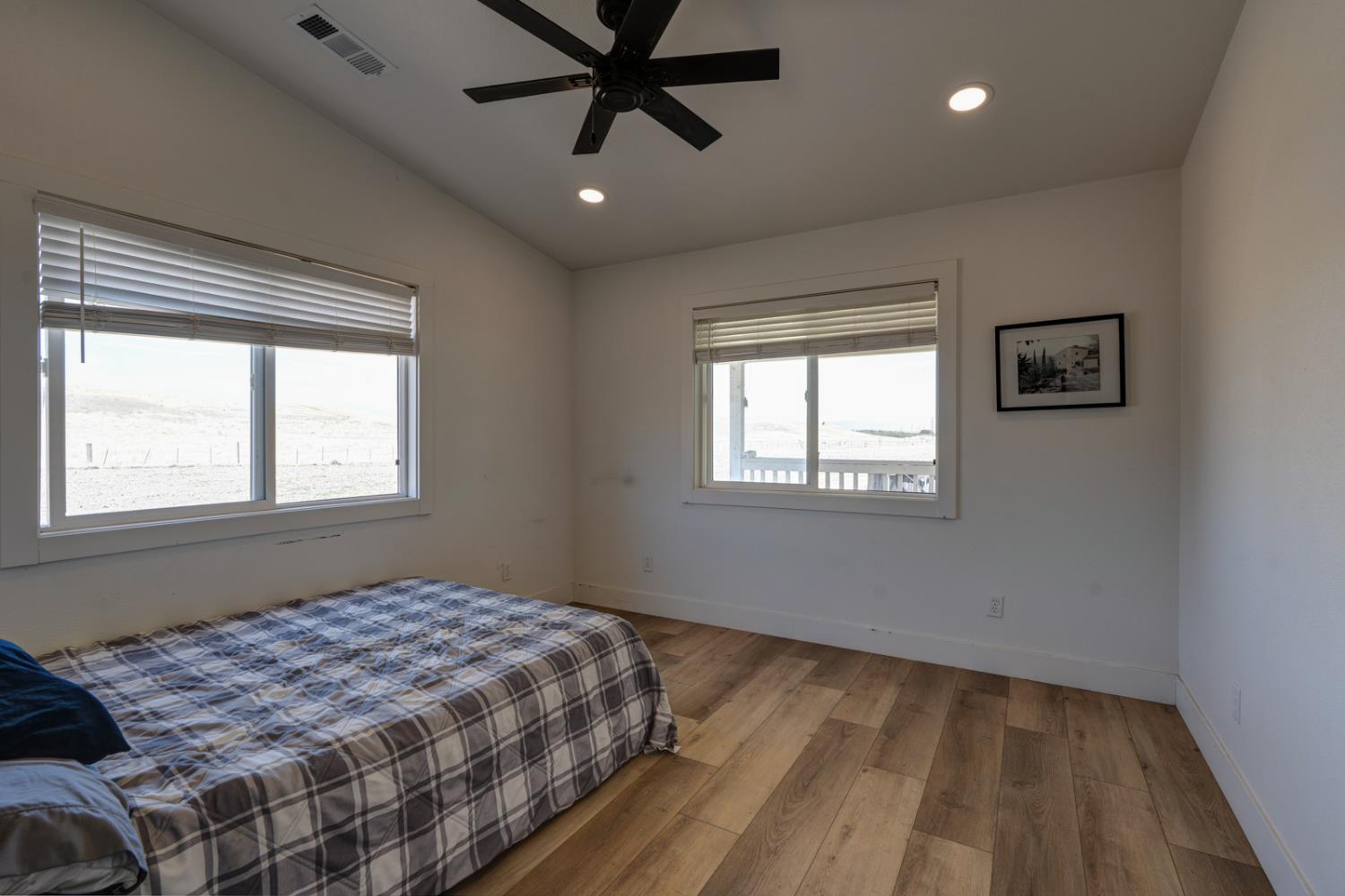 561 Rushing Rd, Waterford, CA 95386