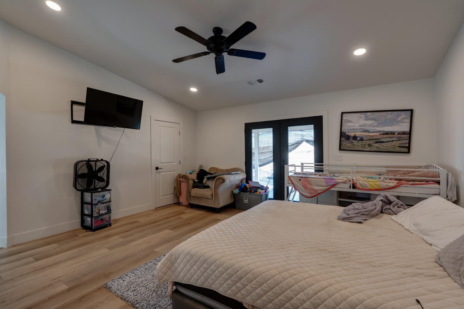 561 Rushing Rd, Waterford, CA 95386