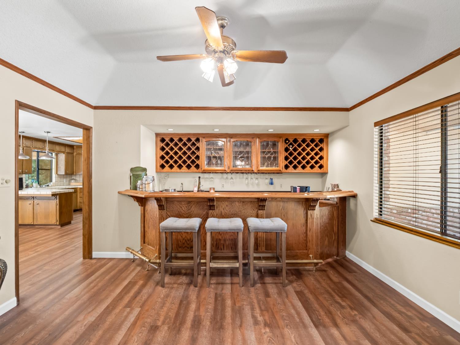 1563 E Fallbrook Ave, Fresno, CA 93720