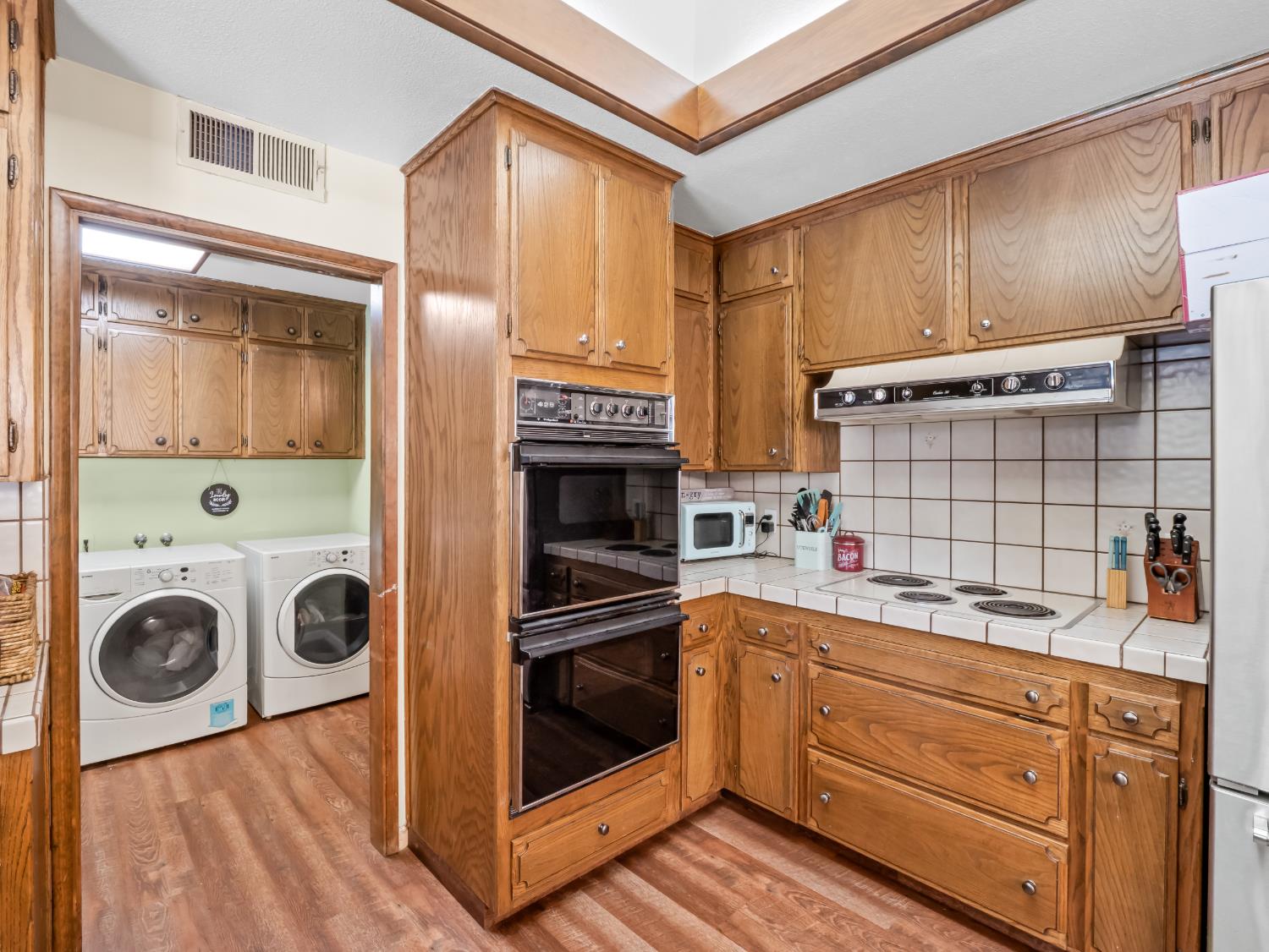 1563 E Fallbrook Ave, Fresno, CA 93720