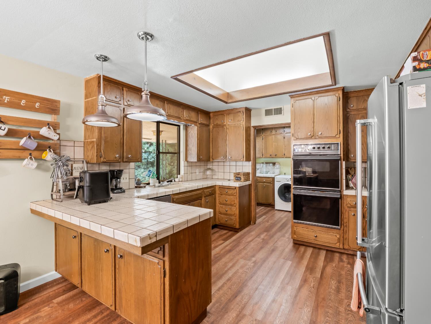 1563 E Fallbrook Ave, Fresno, CA 93720