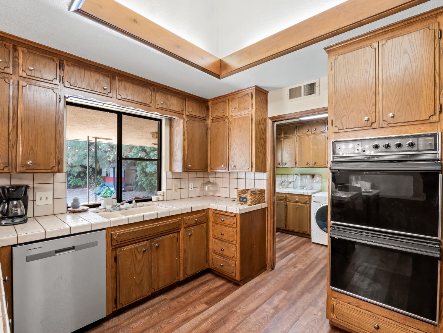 1563 E Fallbrook Ave, Fresno, CA 93720
