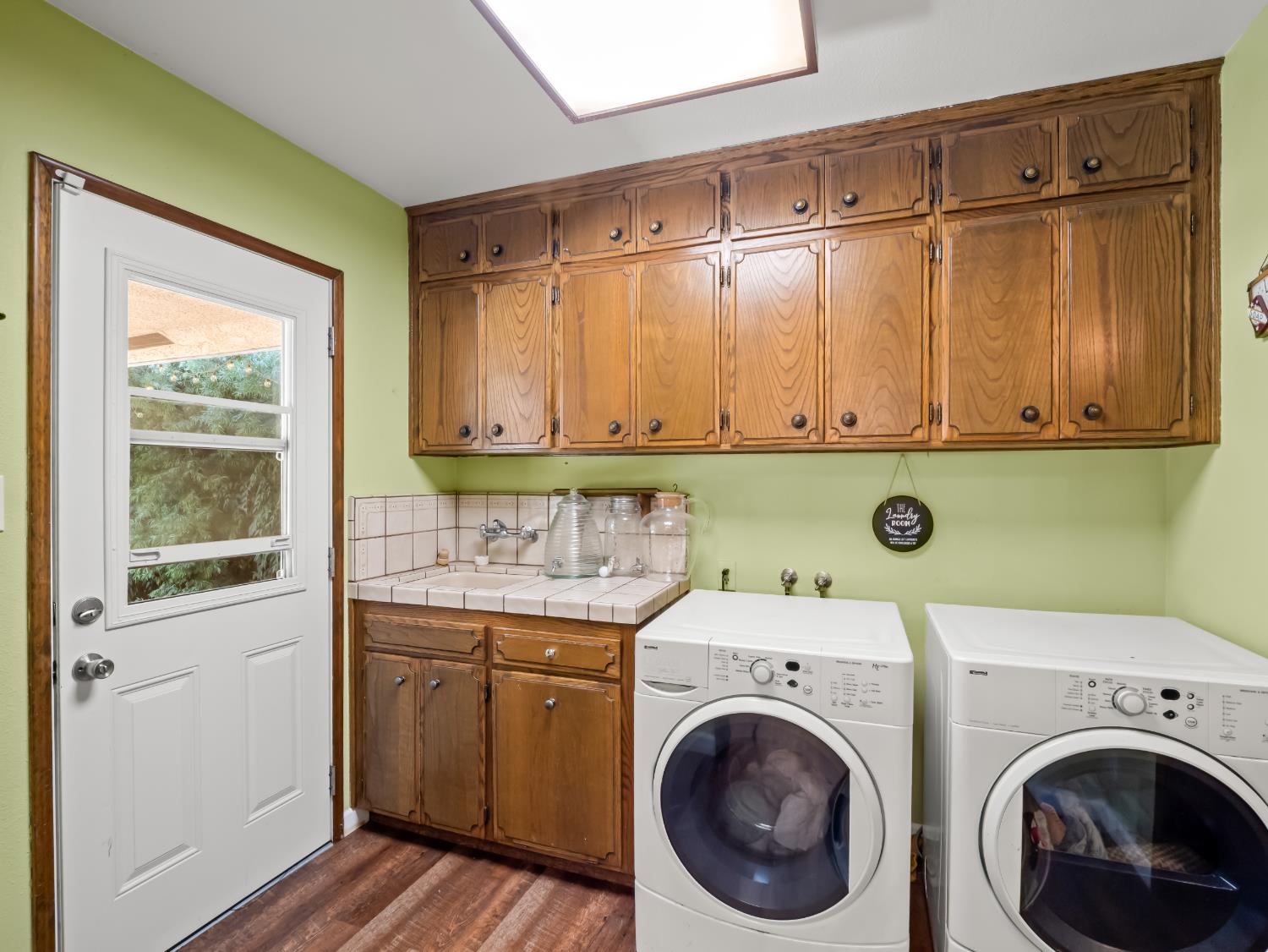 1563 E Fallbrook Ave, Fresno, CA 93720