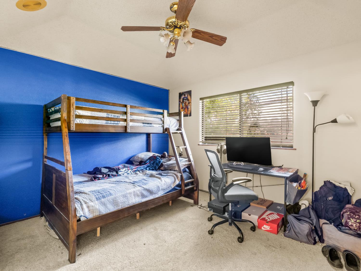 1563 E Fallbrook Ave, Fresno, CA 93720