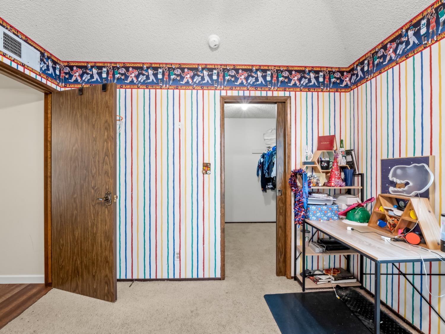 1563 E Fallbrook Ave, Fresno, CA 93720
