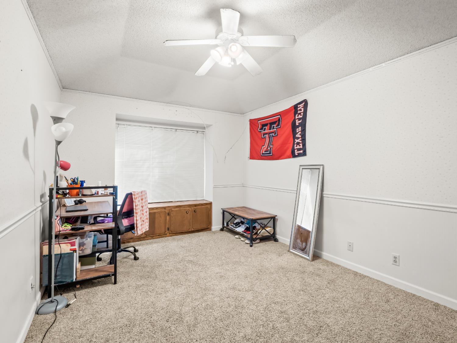 1563 E Fallbrook Ave, Fresno, CA 93720