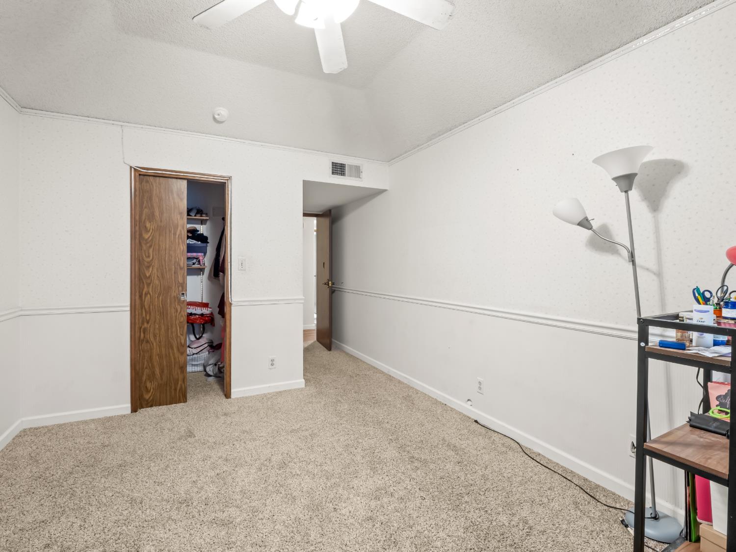 1563 E Fallbrook Ave, Fresno, CA 93720