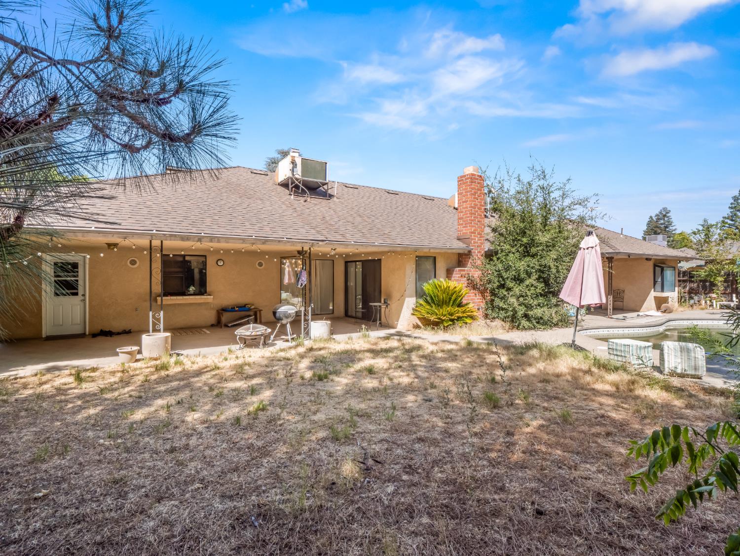 1563 E Fallbrook Ave, Fresno, CA 93720